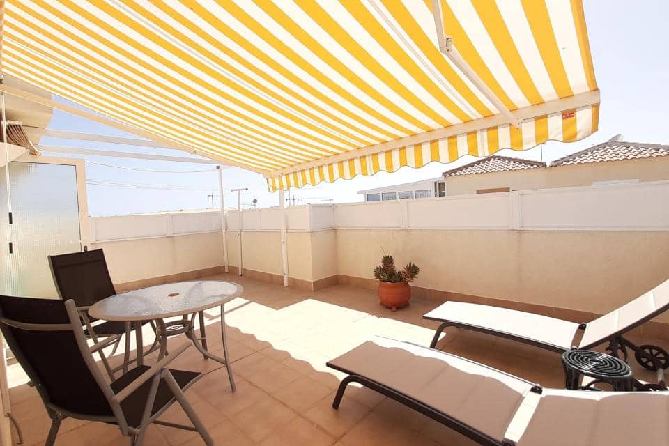 3 makuuhuone Rivitalo lomavuokrausta paikassa Orihuela Costa mukana uima-altaan 
autotalli - 455 € (Ref: 6968485)