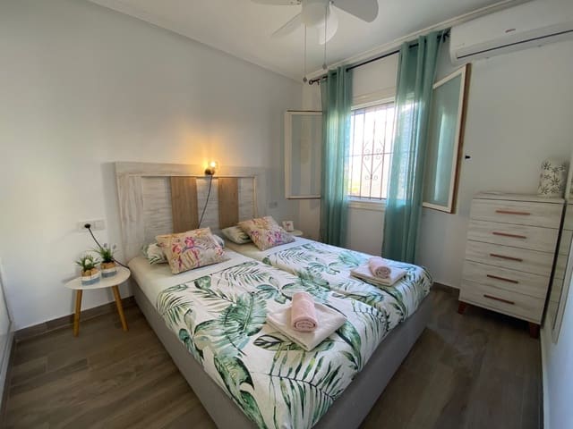   3 soveværelse   ferieRækkehus i Playa Flamenca, Orihuela med   swimmingpool  garage  - € 455 (Ref: 6968485)