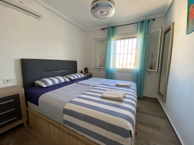   3 soveværelse   ferieRækkehus i Playa Flamenca, Orihuela med   swimmingpool  garage  - € 455 (Ref: 6968485)