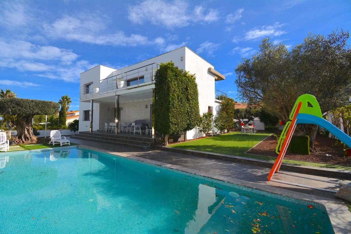 4 slaapkamer Villa te koop in Denia - € 850.000 (Ref: 6989644)