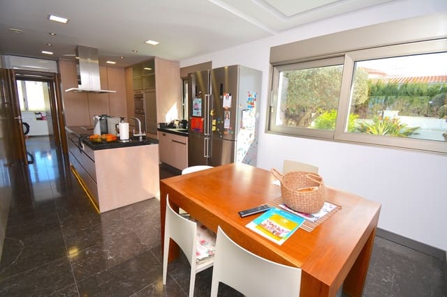 4 slaapkamer Villa te koop in Dénia - € 850.000 (Ref: 6989644)