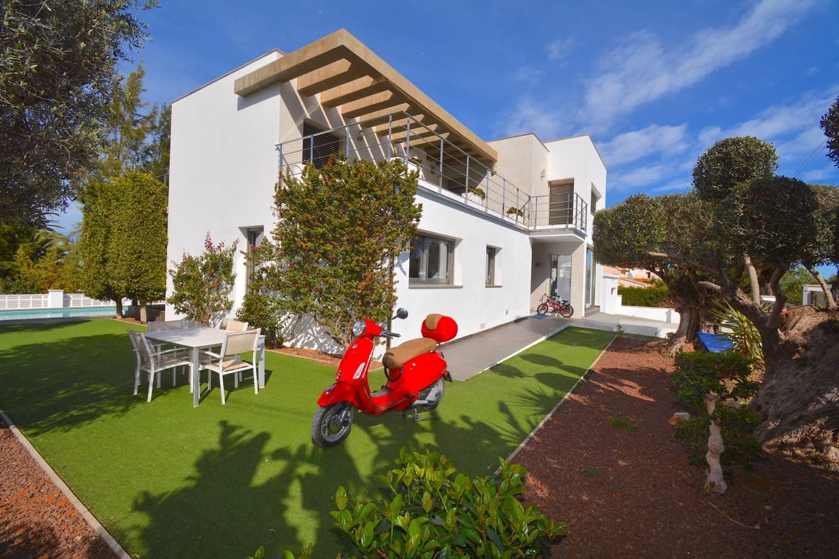 4 slaapkamer Villa te koop in Denia - € 850.000 (Ref: 6989644)