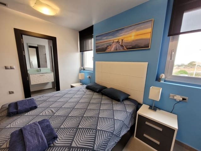 2 slaapkamer Appartement voor vakantieverhuur in Los Europeos, Torrevieja met zwembad - € 399 (Ref: 7074735)