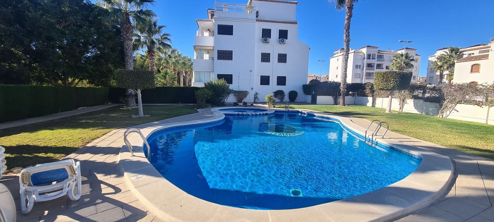   2 soveværelse   ferieLejlighed i Villamartin   med   swimmingpool   - € 385 (Ref: 7149967)