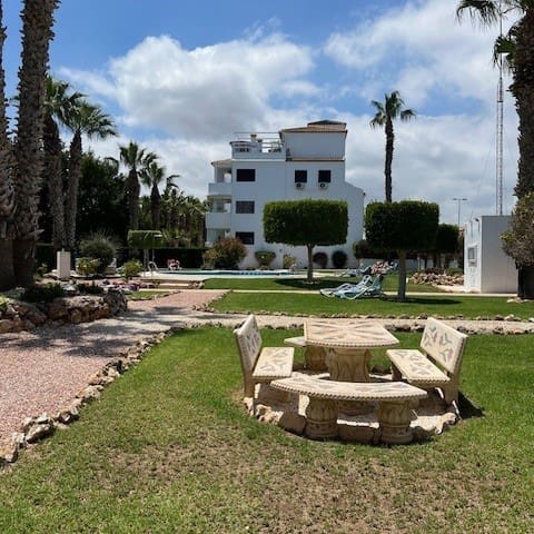   2 soveværelse   ferieLejlighed i Villamartin   med   swimmingpool   - € 385 (Ref: 7149967)