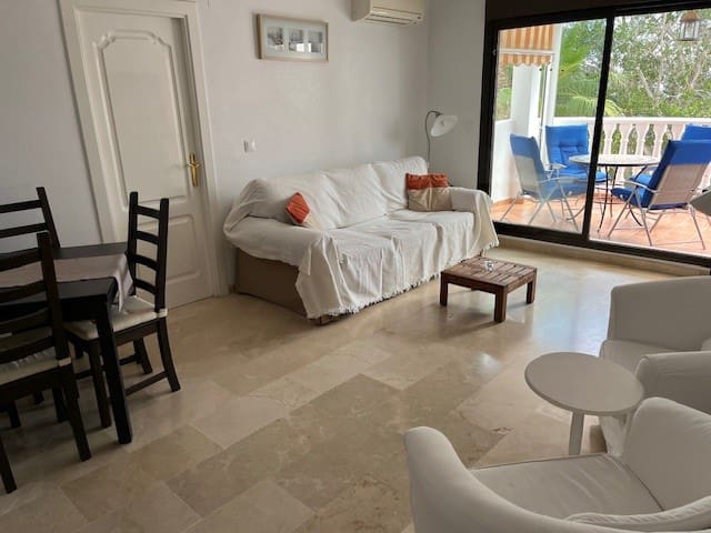   2 soveværelse   ferieLejlighed i Villamartin   med   swimmingpool   - € 385 (Ref: 7149967)