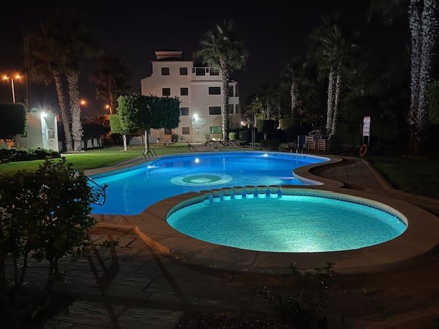   2 soveværelse   ferieLejlighed i Villamartin   med   swimmingpool   - € 385 (Ref: 7149967)