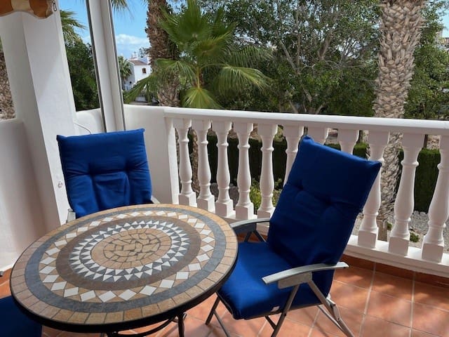   2 soveværelse   ferieLejlighed i Villamartin   med   swimmingpool   - € 385 (Ref: 7149967)