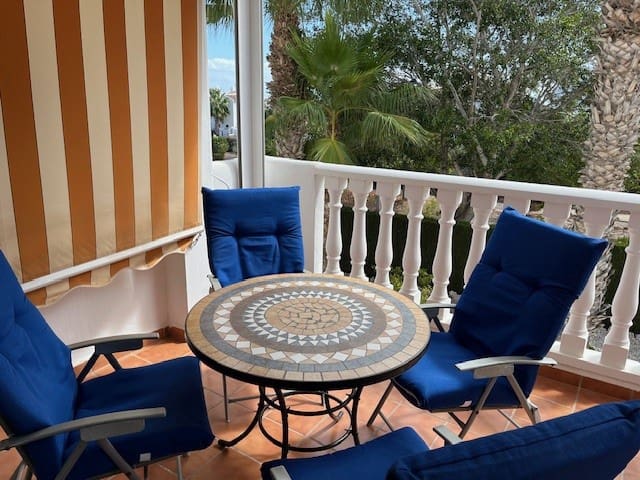   2 soveværelse   ferieLejlighed i Villamartin   med   swimmingpool   - € 385 (Ref: 7149967)