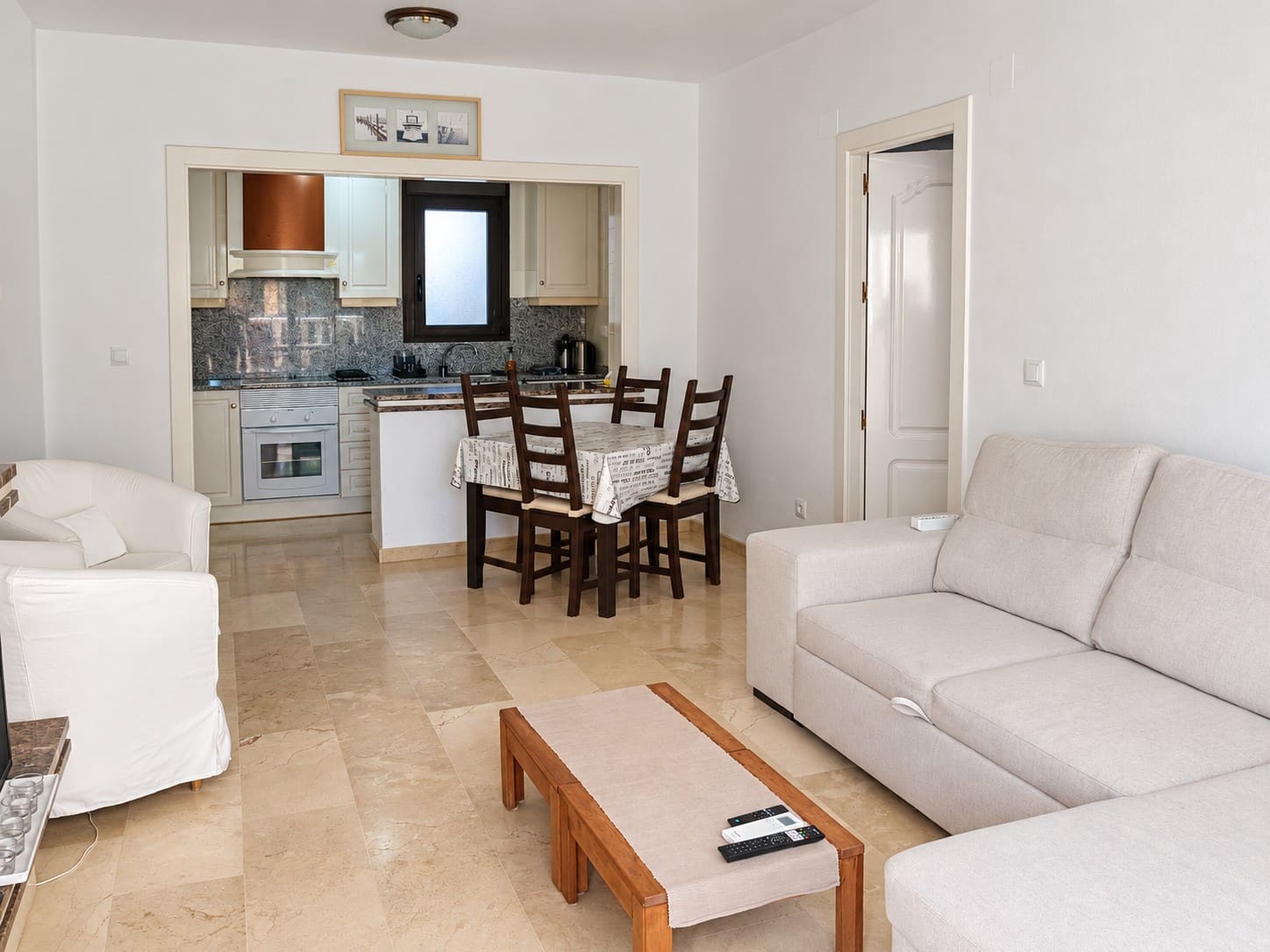 2 slaapkamer Appartement voor vakantieverhuur in Villamartin met zwembad - € 385 (Ref: 7149967)