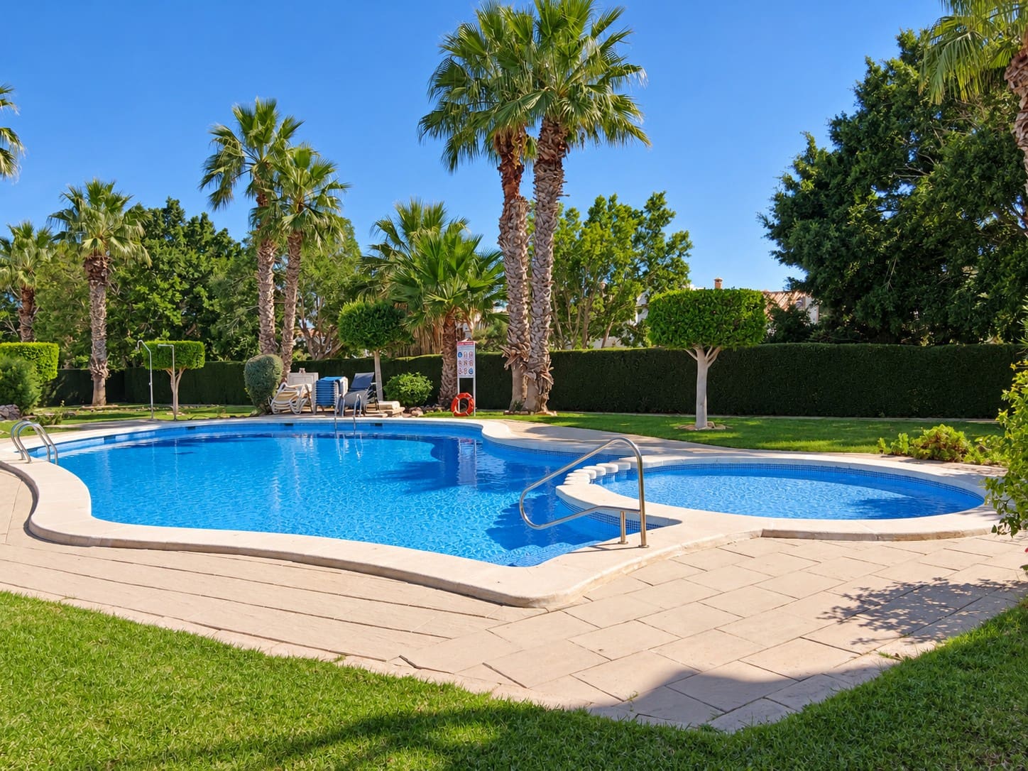 2 slaapkamer Appartement voor vakantieverhuur in Villamartin met zwembad - € 385 (Ref: 7149967)
