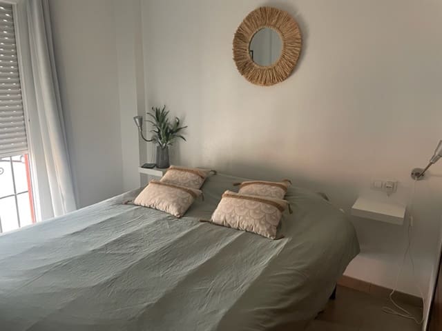 2 bedroom Apartment for holiday rental in Torrevieja with pool garage - € 385 (Ref: 7186356)