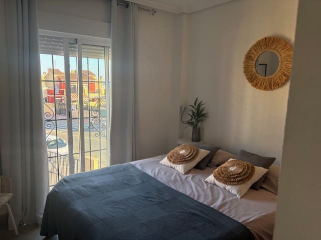 2 bedroom Apartment for holiday rental in Torrevieja with pool garage - € 385 (Ref: 7186356)