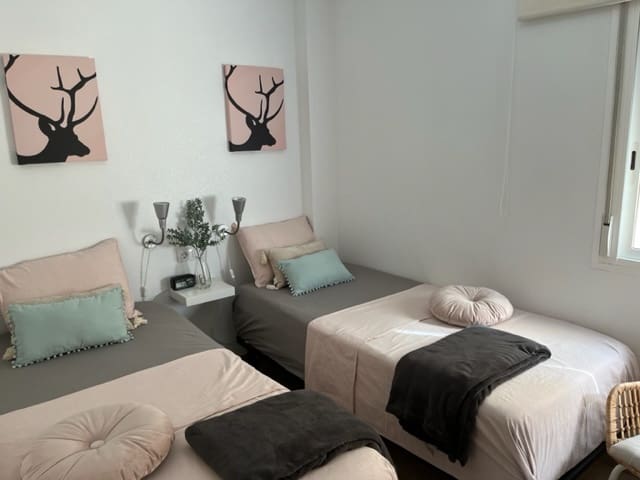 2 bedroom Apartment for holiday rental in Torrevieja with pool garage - € 385 (Ref: 7186356)