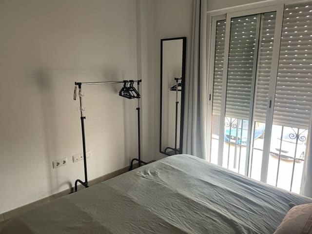 2 bedroom Apartment for holiday rental in Torrevieja with pool garage - € 385 (Ref: 7186356)