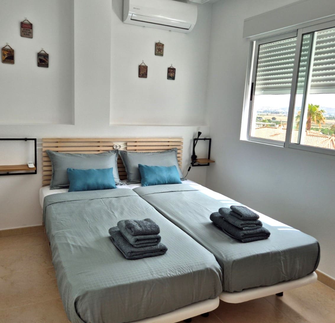 3 quarto Moradia para arrendamento para férias em La Marina com piscina Garagem - 700 € (Ref: 729501)