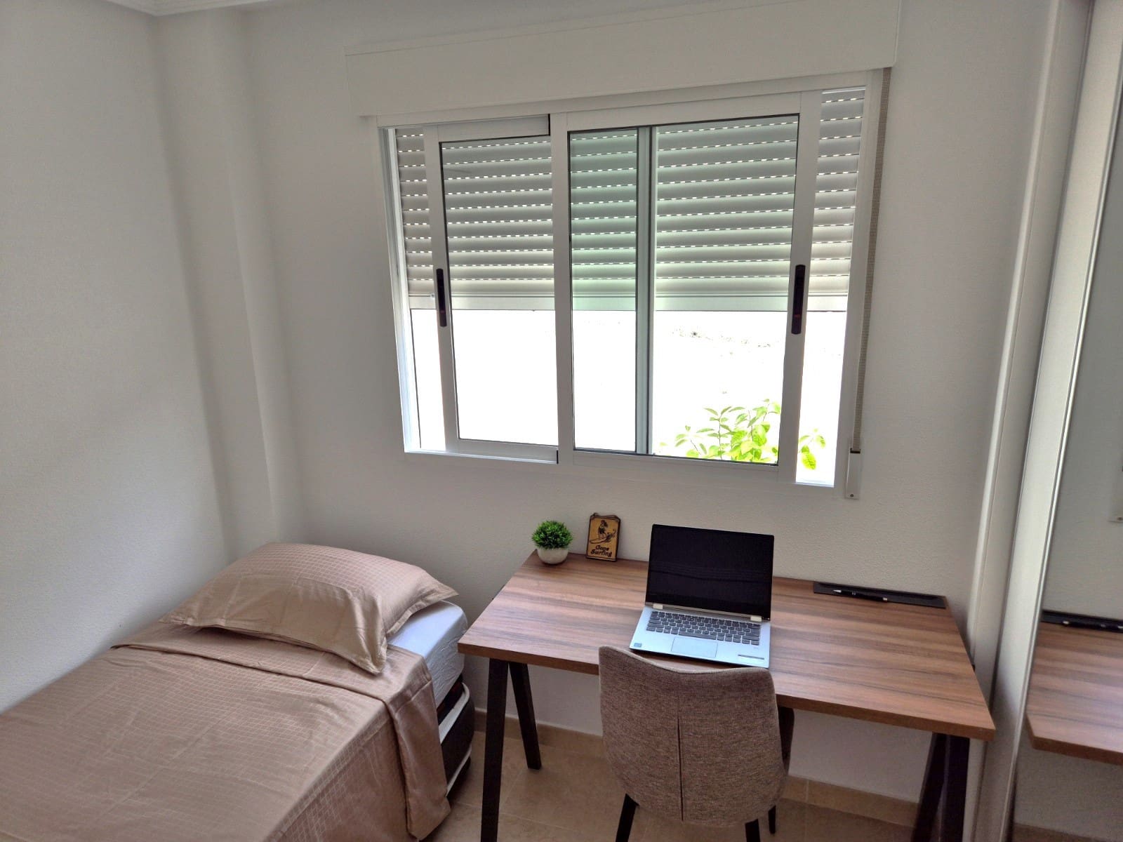 3 quarto Moradia para arrendamento para férias em La Marina com piscina Garagem - 700 € (Ref: 729501)