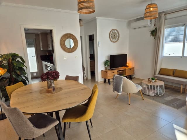 Chalet de 3 habitaciones en La Marina, Elche / Elx en alquiler vacacional con piscina garaje - 700 € (Ref: 729501)