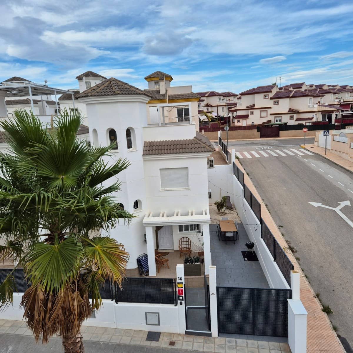 3 quarto Moradia para arrendamento para férias em La Marina com piscina Garagem - 700 € (Ref: 729501)