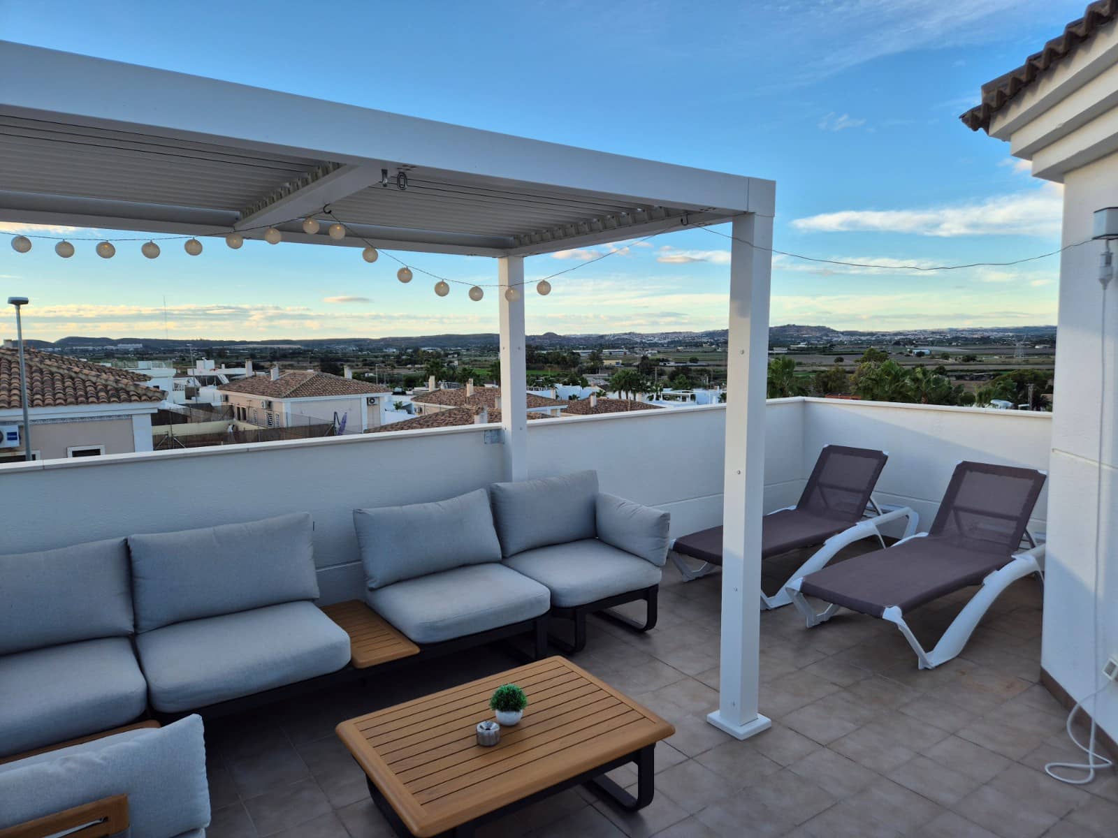 3 quarto Moradia para arrendamento para férias em La Marina com piscina Garagem - 700 € (Ref: 729501)