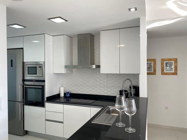 2 slaapkamer Appartement voor vakantieverhuur in Punta Prima, Orihuela met zwembad garage - € 630 (Ref: 7359266)