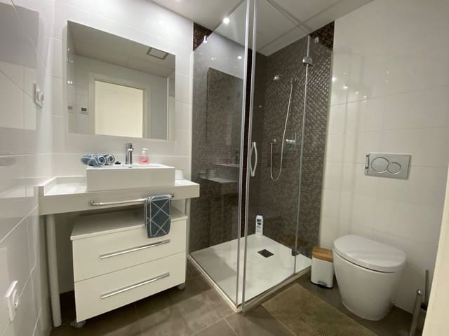 2 slaapkamer Appartement voor vakantieverhuur in Punta Prima, Orihuela met zwembad garage - € 630 (Ref: 7359266)