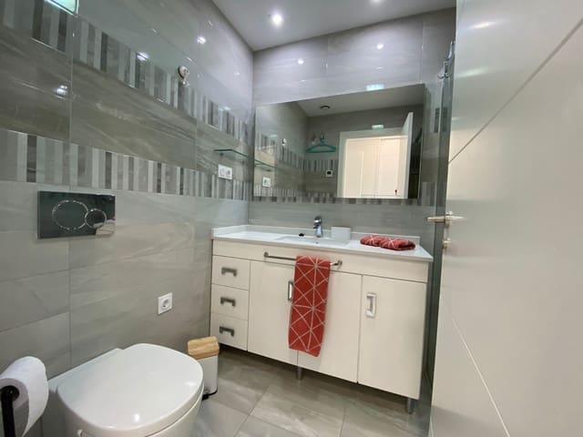 2 slaapkamer Appartement voor vakantieverhuur in Punta Prima, Orihuela met zwembad garage - € 630 (Ref: 7359266)