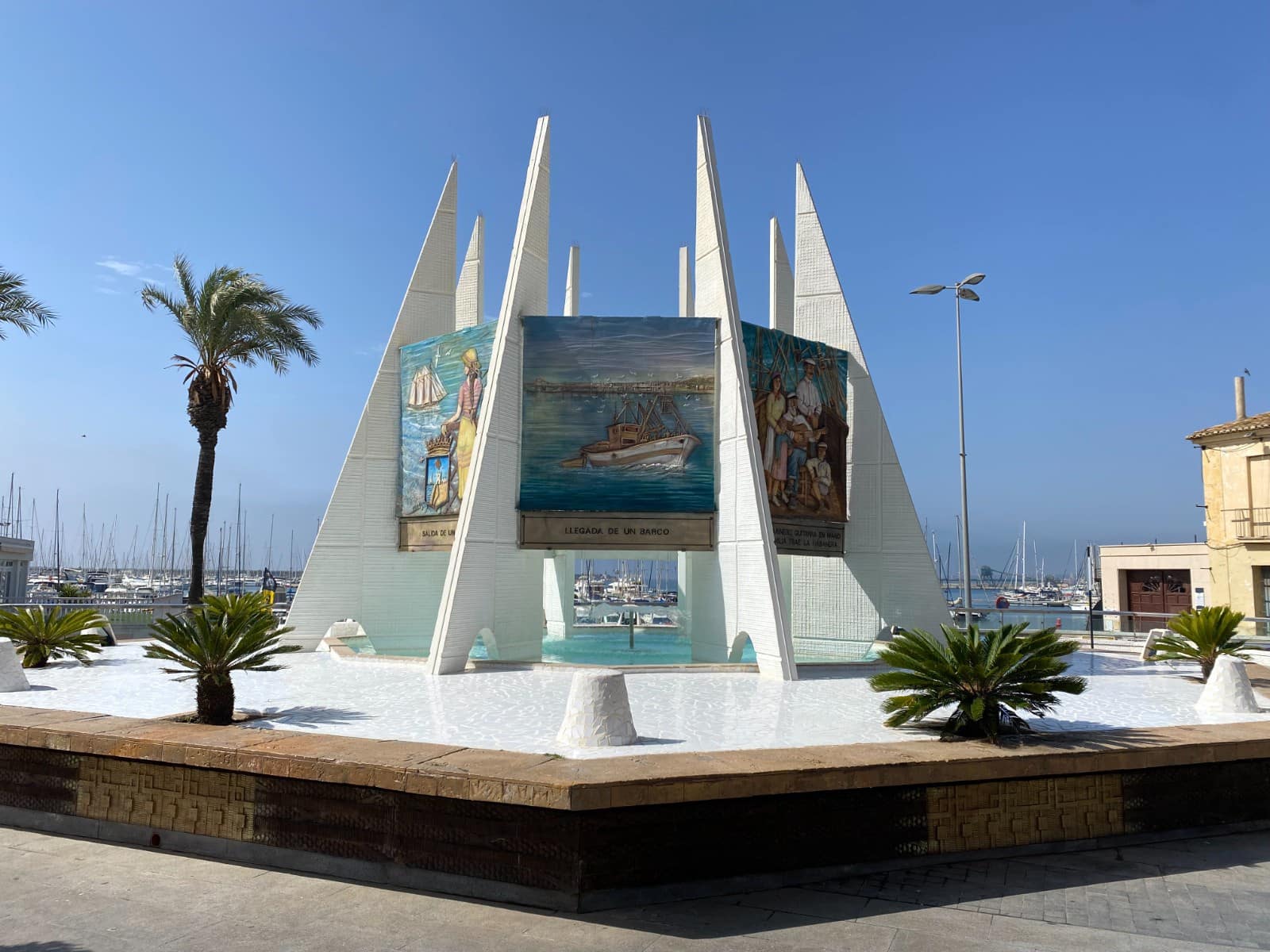 2 slaapkamer Appartement voor vakantieverhuur in Torrevieja met zwembad garage - € 399 (Ref: 7427180)