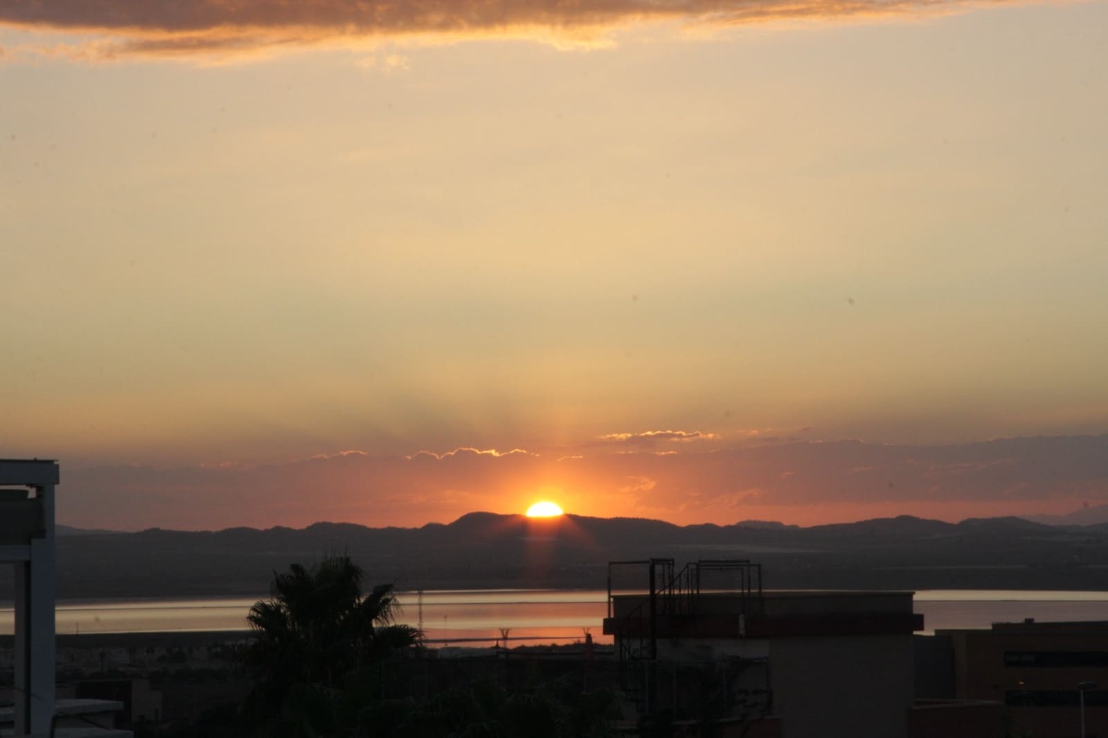 2 slaapkamer Appartement voor vakantieverhuur in Torrevieja met zwembad garage - € 399 (Ref: 7427180)