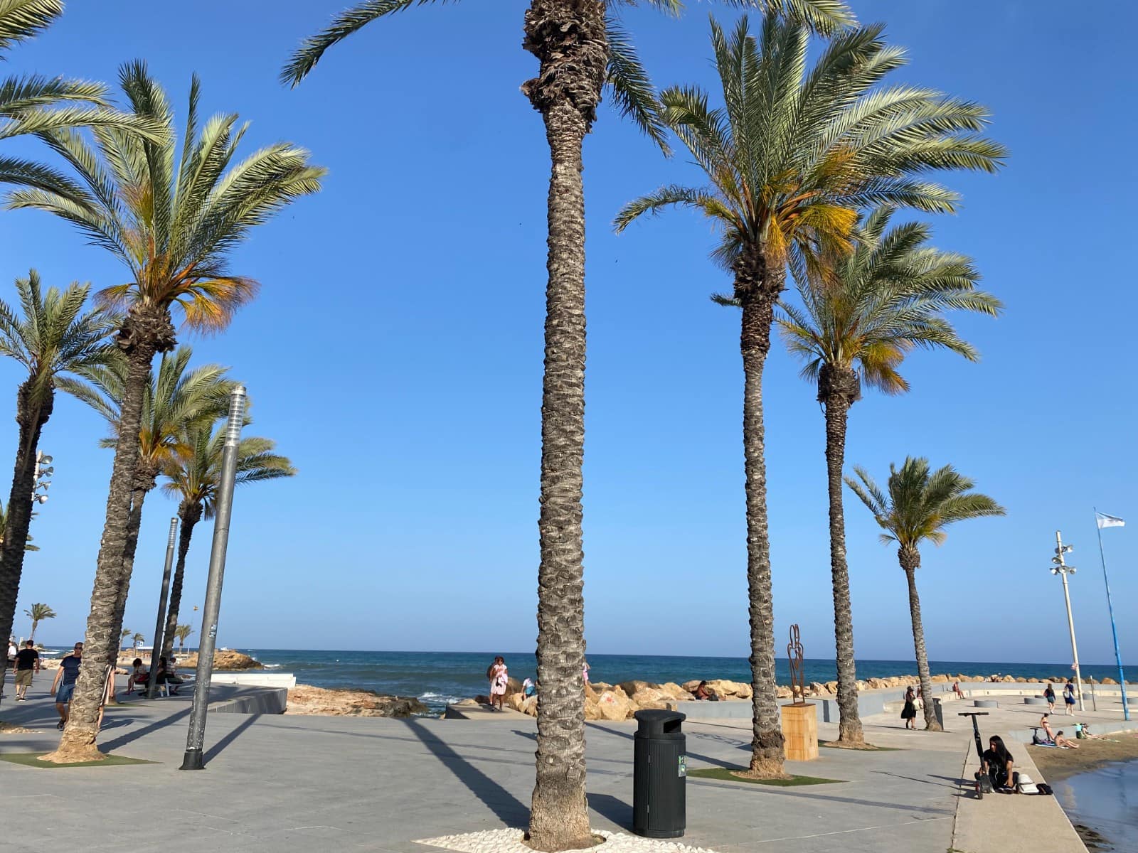 2 slaapkamer Appartement voor vakantieverhuur in Torrevieja met zwembad garage - € 399 (Ref: 7427180)