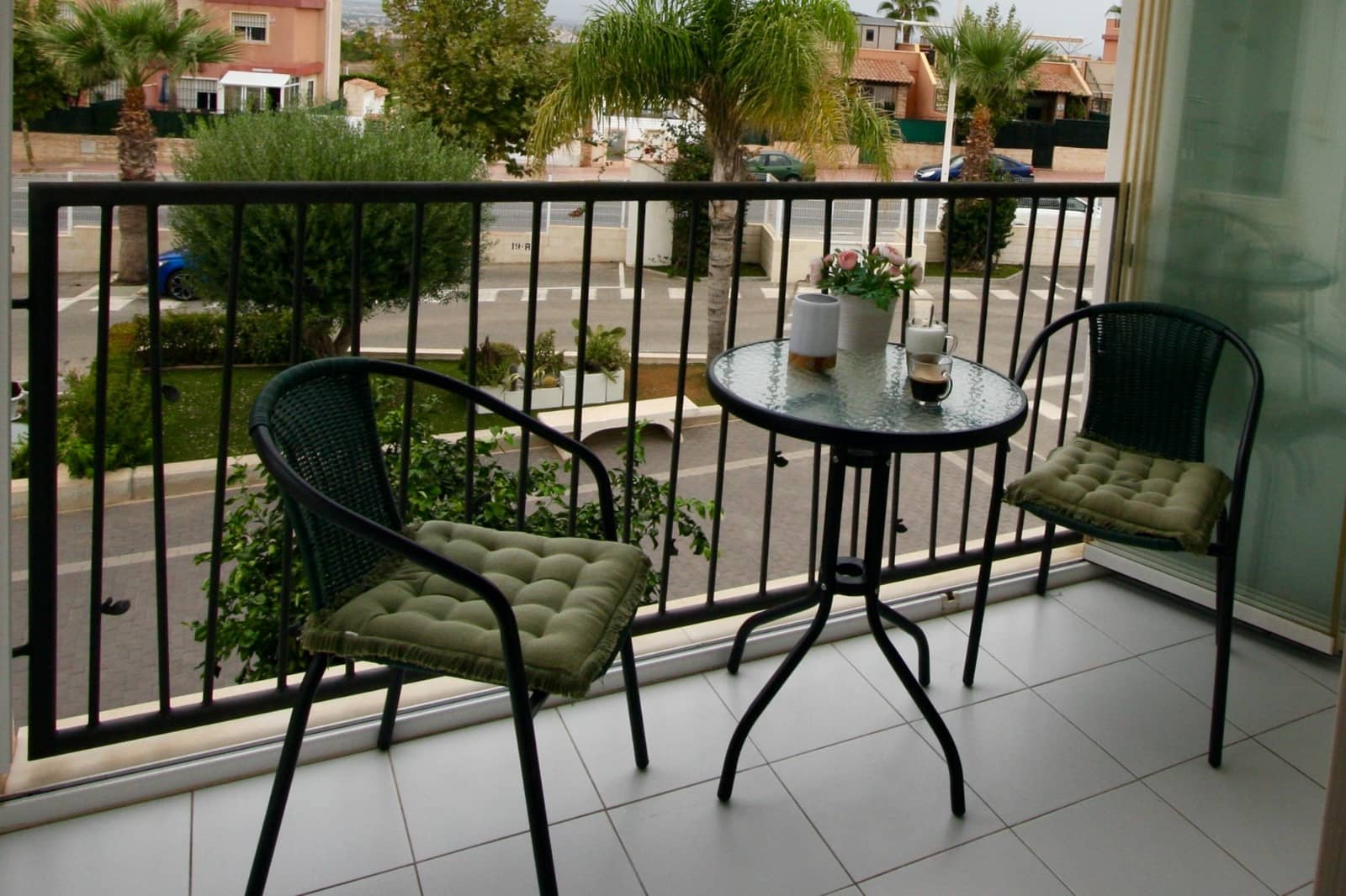 2 slaapkamer Appartement voor vakantieverhuur in Torrevieja met zwembad garage - € 399 (Ref: 7427180)