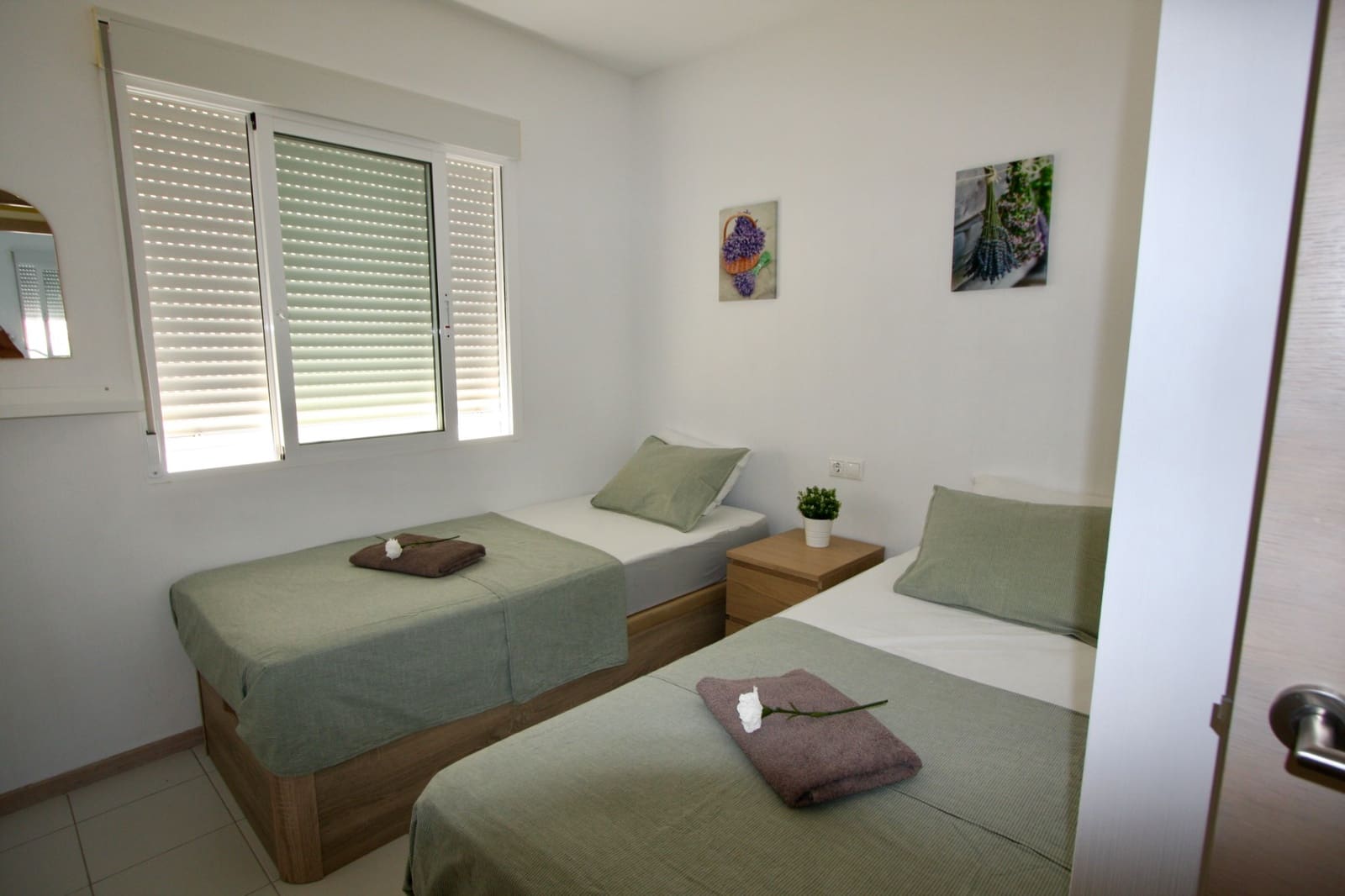 2 slaapkamer Appartement voor vakantieverhuur in Torrevieja met zwembad garage - € 399 (Ref: 7427180)