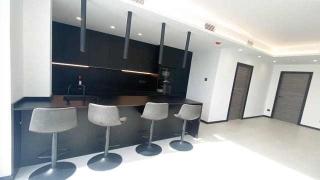 4 soveværelse Villa til salg i Torrevieja med swimmingpool - € 1.595.000 (Ref: 7495944)