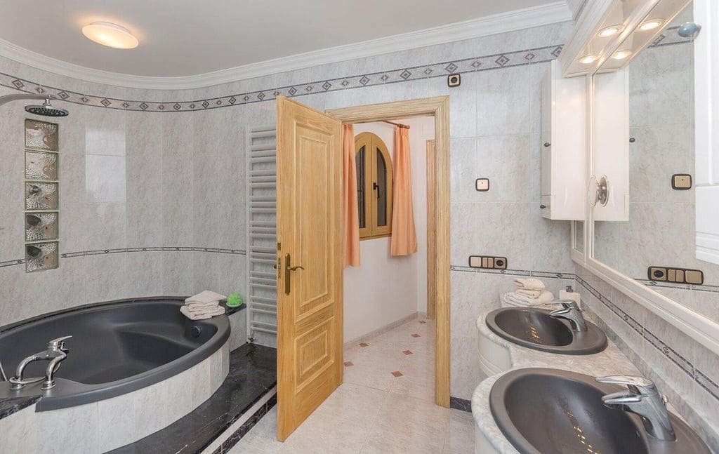 4 sypialnia Willa na sprzedaż w Benissa z basenem - 3 980 000 € (Ref: 7664630)