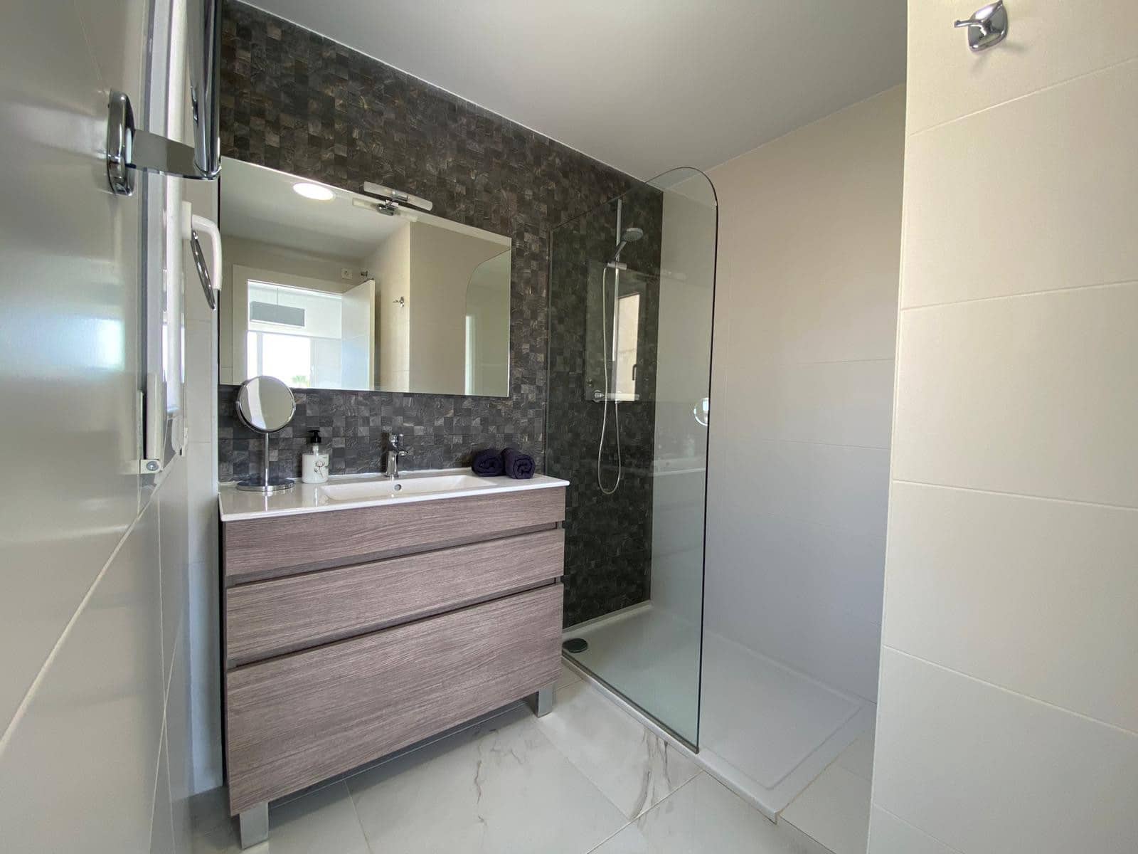 2 slaapkamer Appartement voor vakantieverhuur in La Marina met zwembad garage - € 420 (Ref: 7680949)