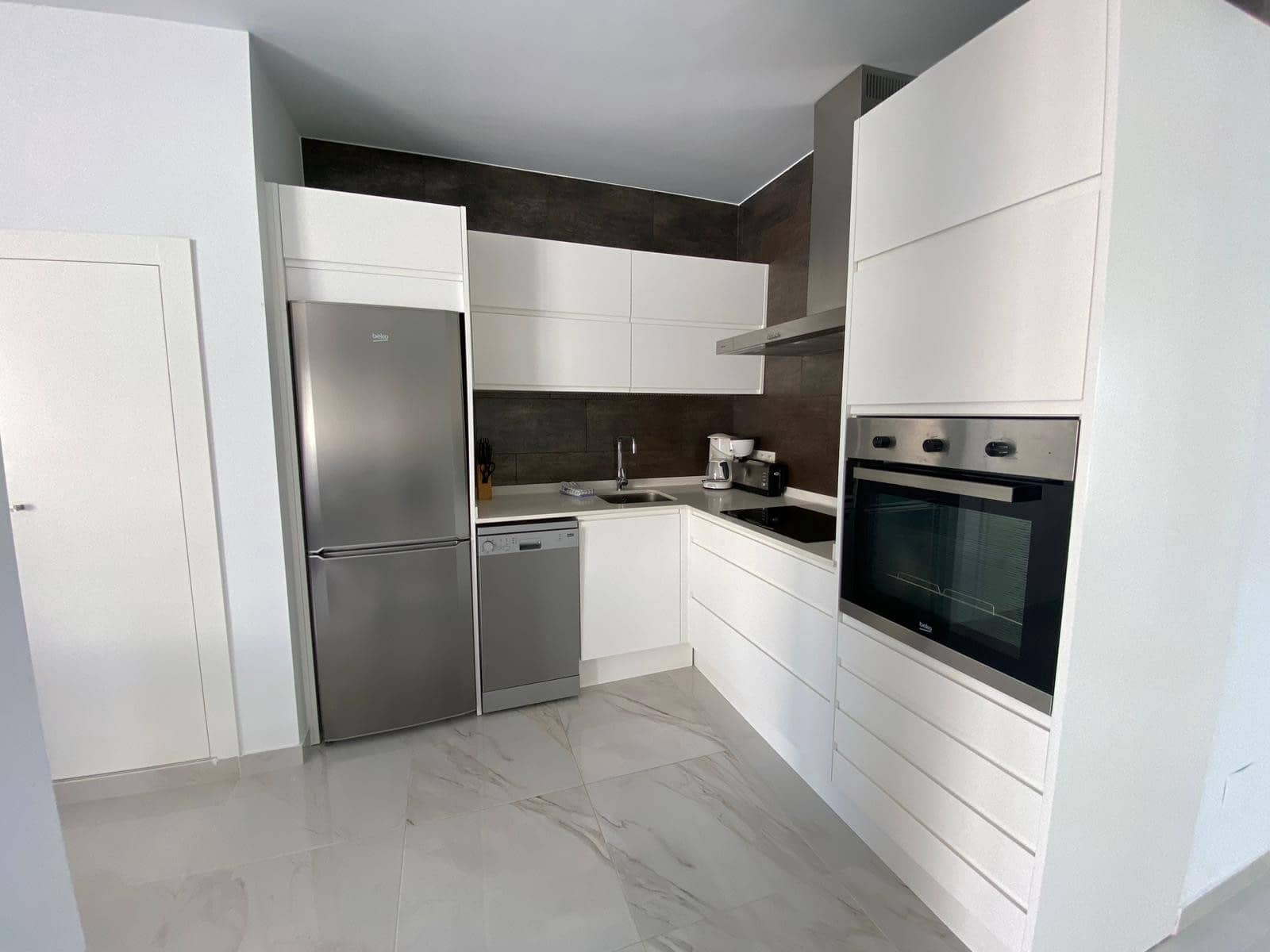 2 slaapkamer Appartement voor vakantieverhuur in La Marina met zwembad garage - € 420 (Ref: 7680949)