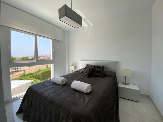 2 quarto Apartamento para arrendamento para férias em La Marina, Elche / Elx com piscina Garagem - 420 € (Ref: 7680949)