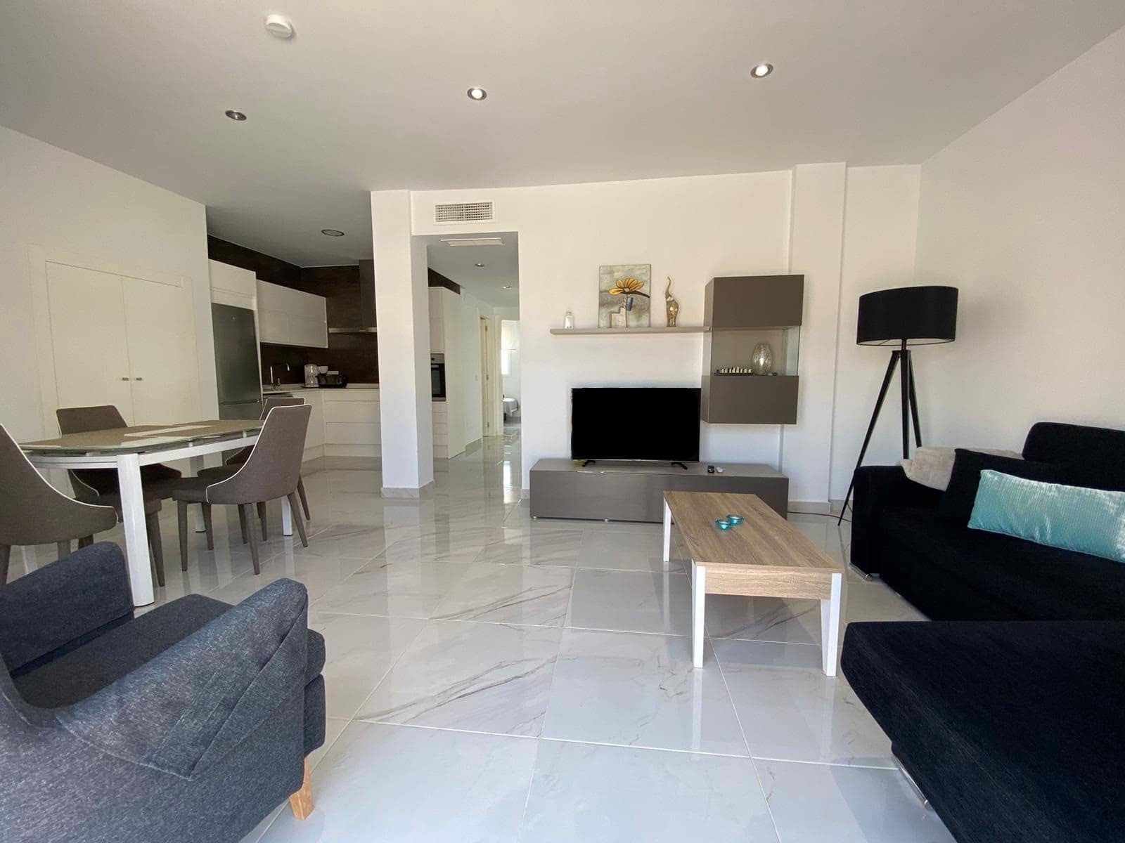 2 slaapkamer Appartement voor vakantieverhuur in La Marina met zwembad garage - € 420 (Ref: 7680949)