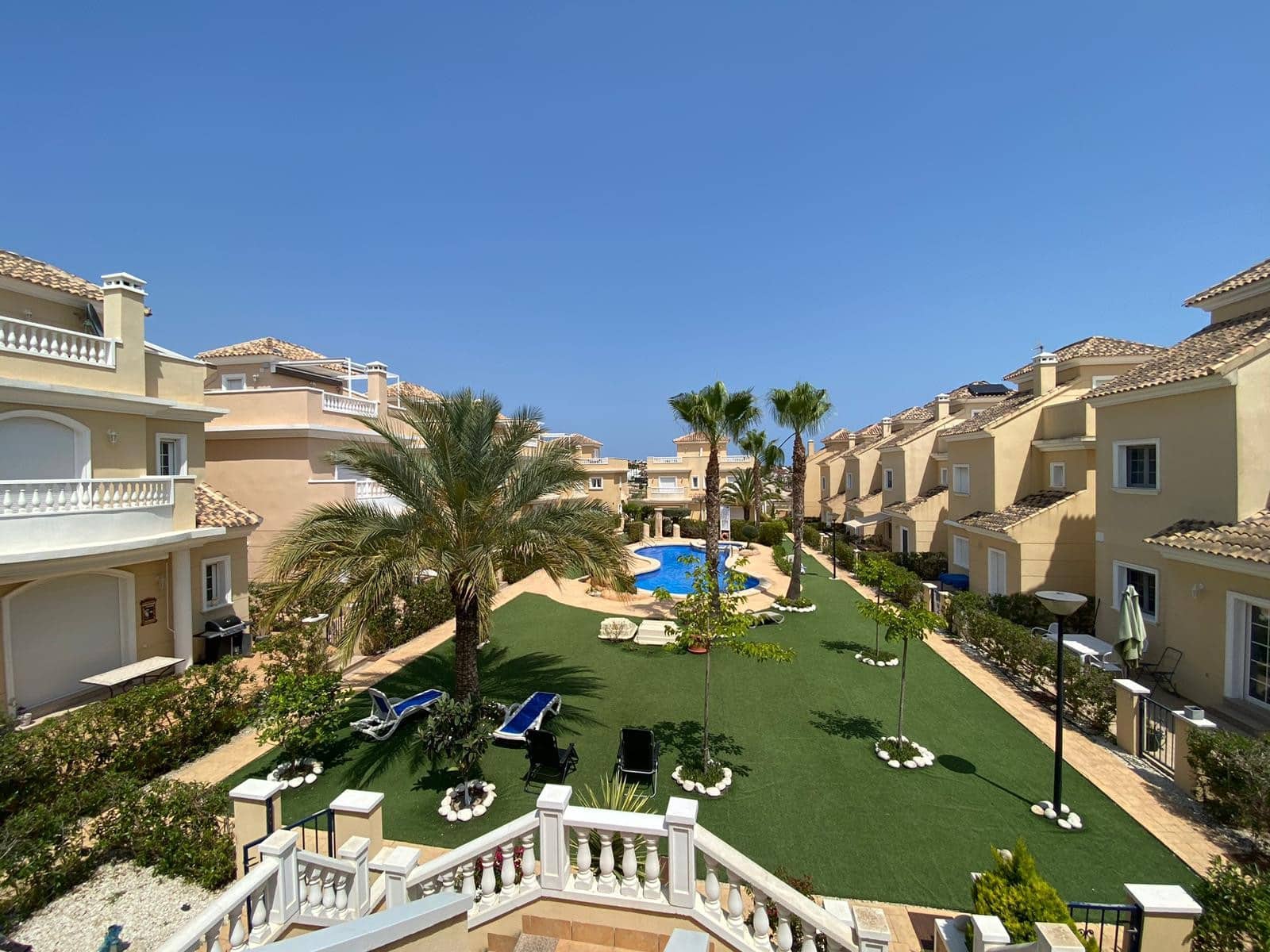 2 slaapkamer Appartement voor vakantieverhuur in La Marina met zwembad garage - € 420 (Ref: 7680949)