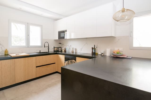 Chalet de 4 habitaciones en Dénia en venta - 895.000 € (Ref: 7701797)