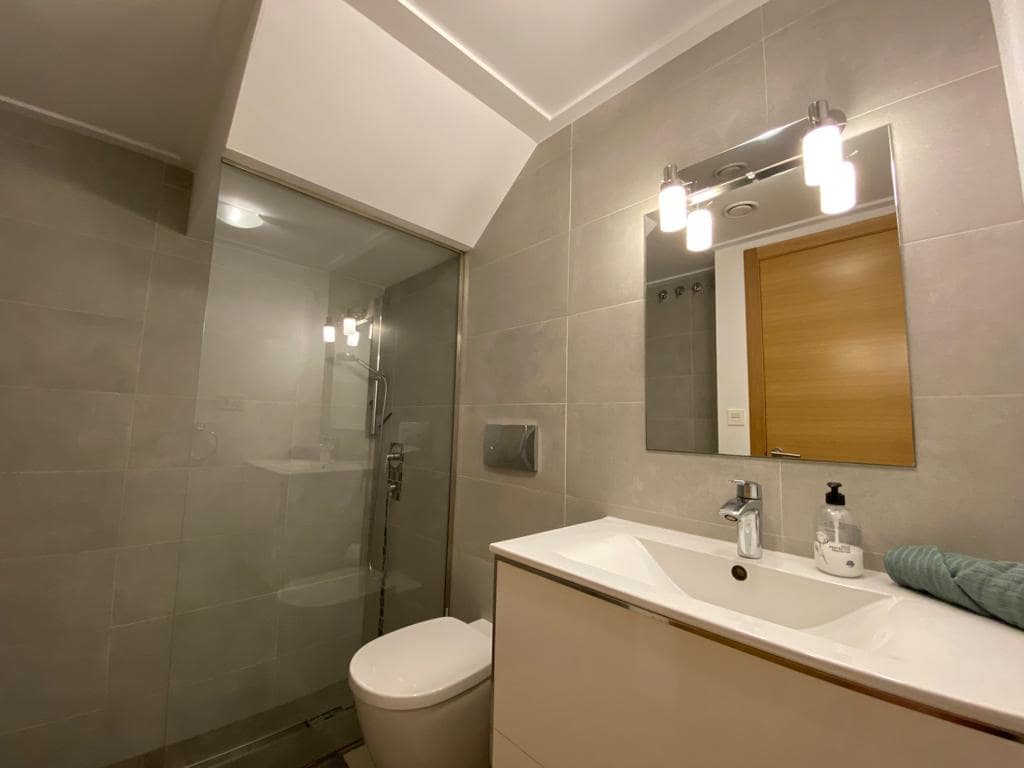   3 soveværelse   ferieSemi-Rækkehus i Torrevieja   med   swimmingpool  garage  - € 665 (Ref: 7733333)