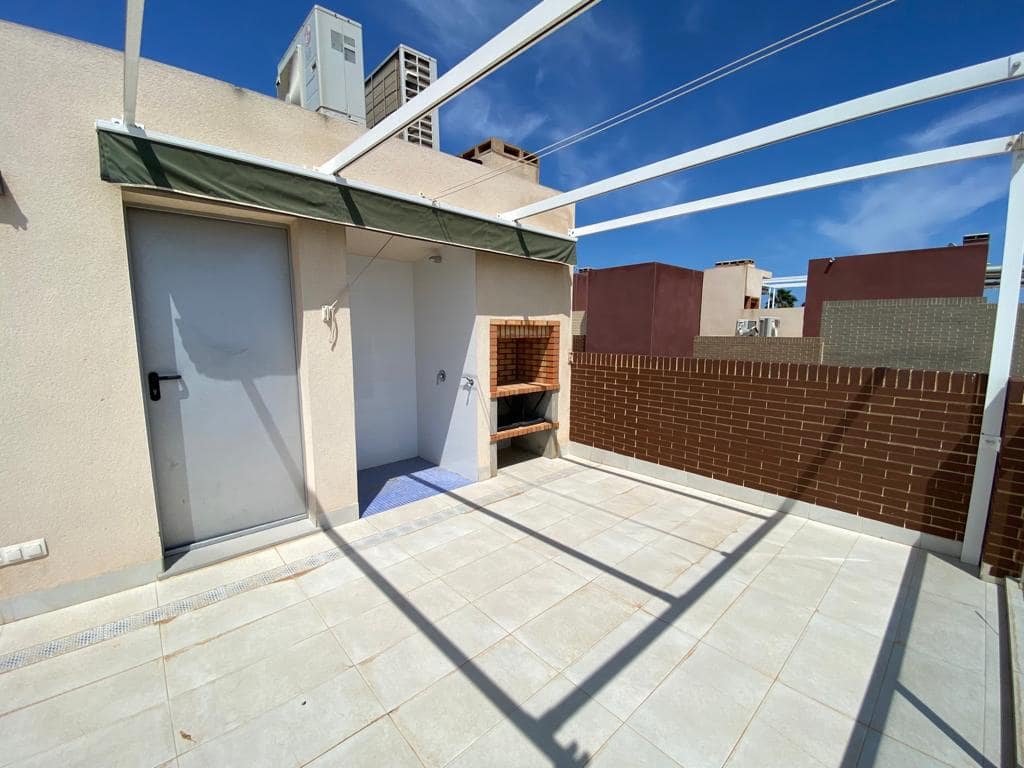   3 soveværelse   ferieSemi-Rækkehus i Torrevieja   med   swimmingpool  garage  - € 665 (Ref: 7733333)