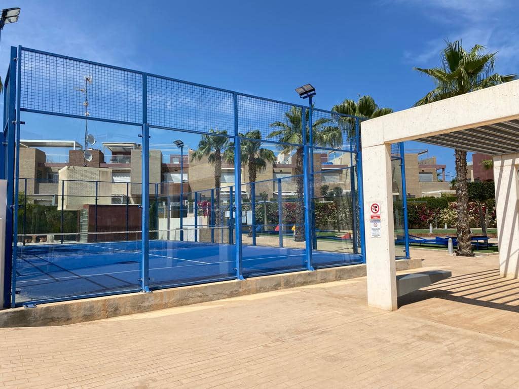  3 soveværelse   ferieSemi-Rækkehus i Torrevieja   med   swimmingpool  garage  - € 665 (Ref: 7733333)