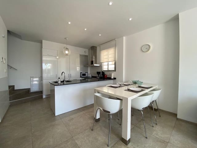   3 soveværelse   ferieSemi-Rækkehus i Parque Acuático - Sector 25, Torrevieja med   swimmingpool  garage  - € 665 (Ref: 7733333)