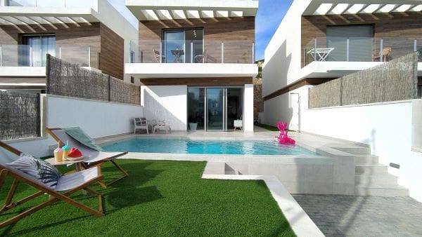 3 bedroom Villa for sale in Villamartin with pool - € 499,900 (Ref: 7733355)