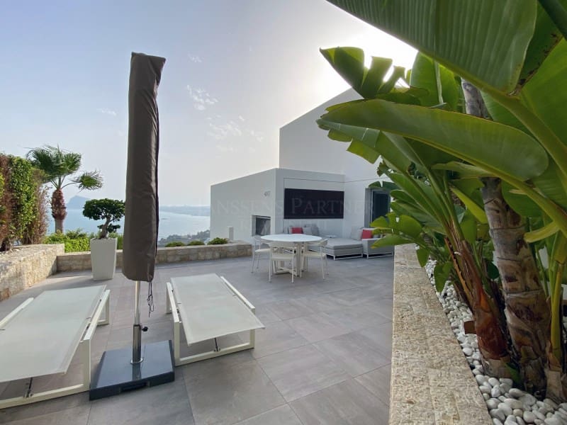 3 bedroom Villa for sale in Calpe / Calp - € 2,980,000 (Ref: 7784881)