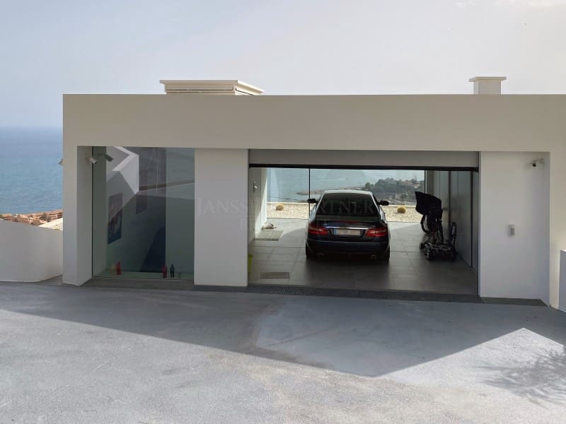 3 bedroom Villa for sale in Calpe / Calp - € 2,980,000 (Ref: 7784881)