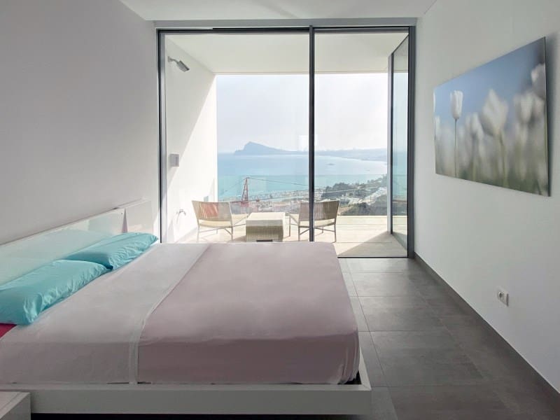 3 bedroom Villa for sale in Calpe / Calp - € 2,980,000 (Ref: 7784881)