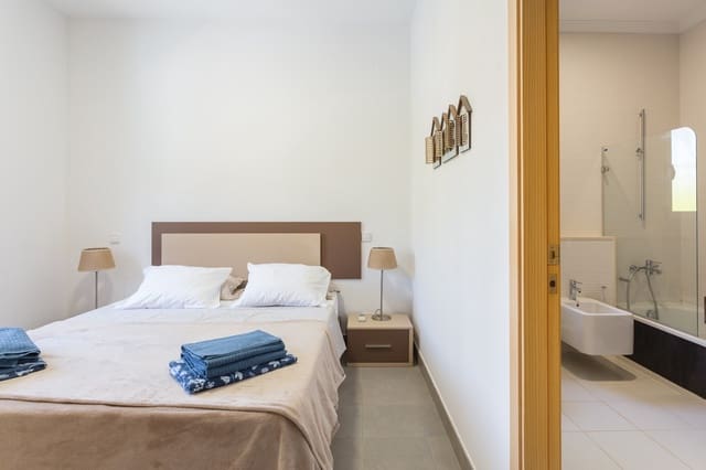 3 quarto Moradia para arrendamento para férias em La Sella com piscina Garagem - 1 400 € (Ref: 7814447)