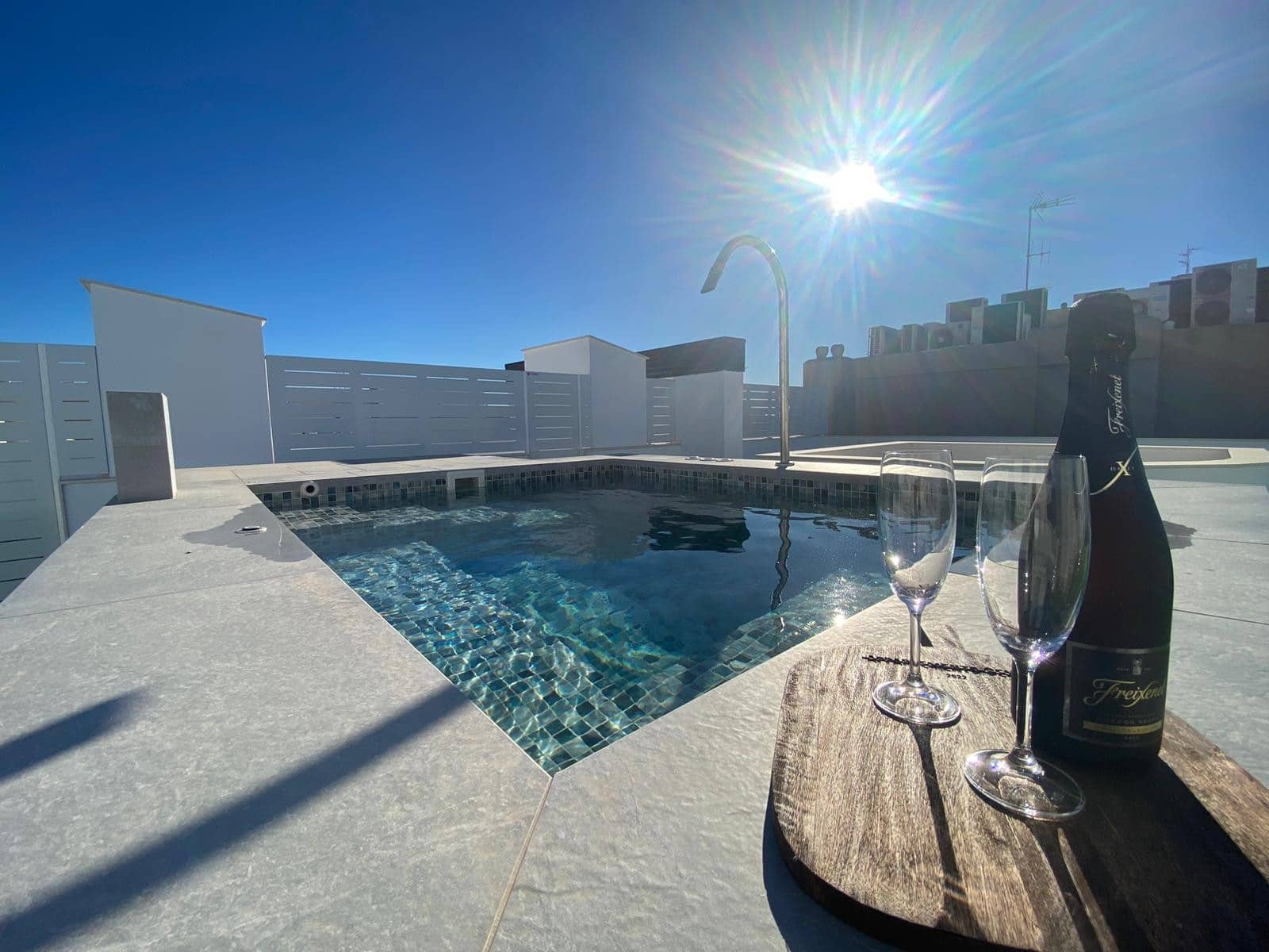 3 sypialnia Apartament na kwatery wakacyjne w Torrevieja z basenem garażem - 595 € (Ref: 8057494)